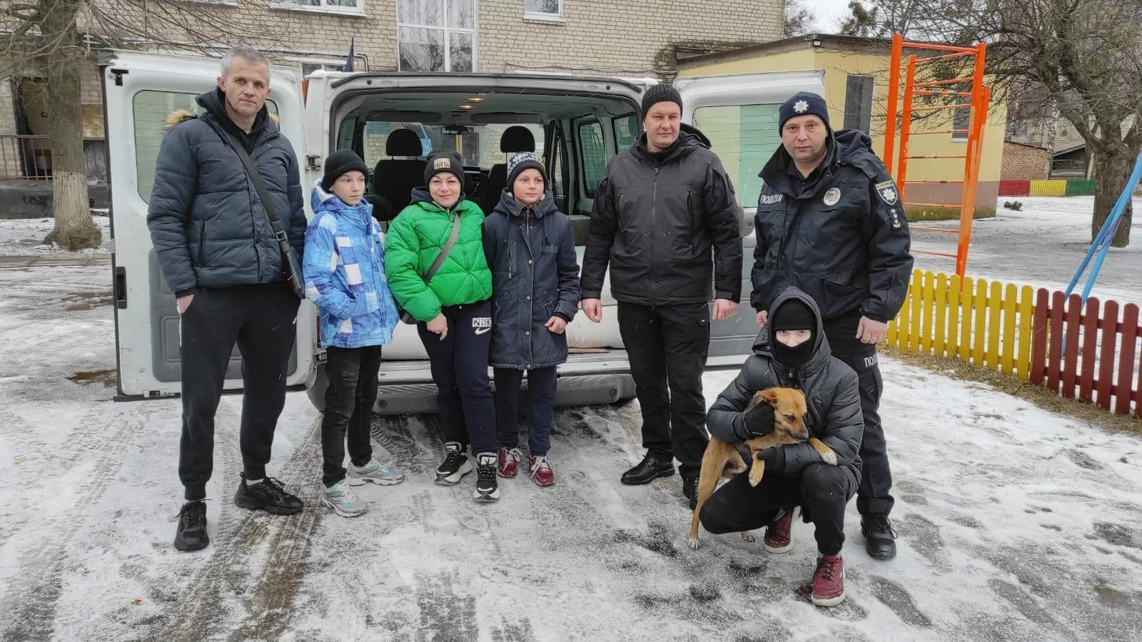 Допомогли дитячому будинку правоохоронці і волонтери під Харковом